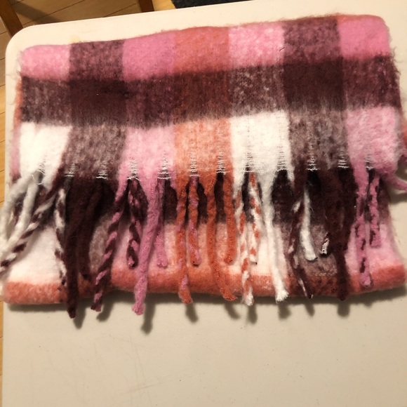 Areopostale blanket scarf - Picture 2 of 2